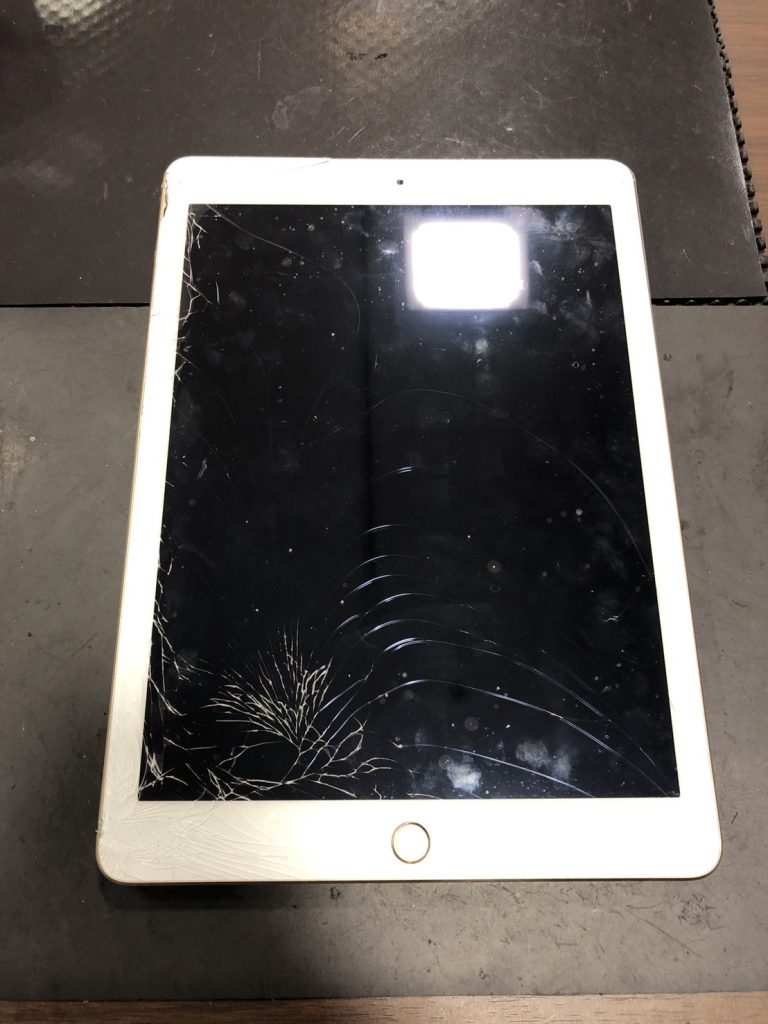 iPad５ フロントガラス 破損
