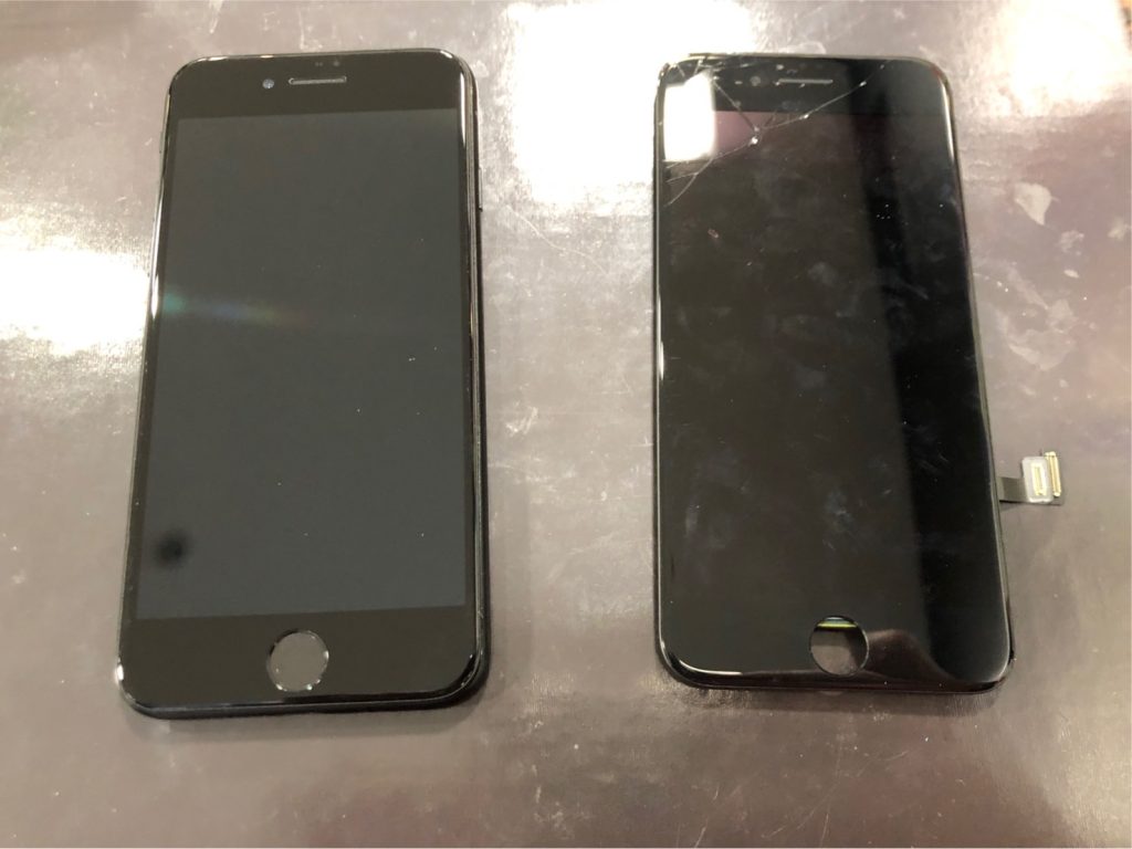 アイフォンSE２  ガラス液晶交換 で 画面修理 が 完了
