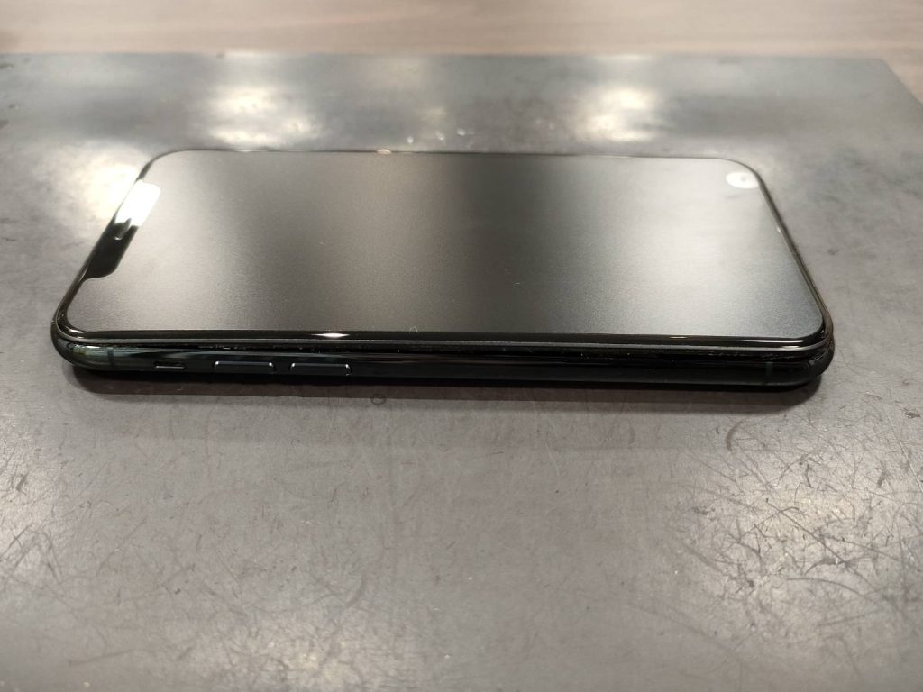 iPhone１１Pro バッテリーの膨張で画面浮き