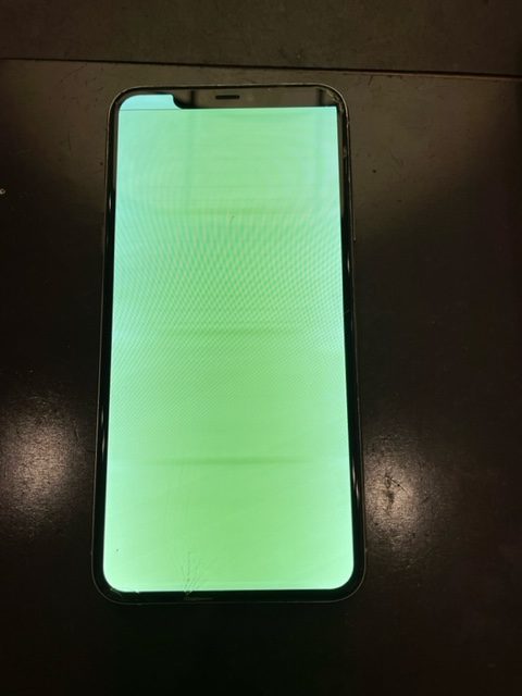 緑に光って見えない iPhone11プロマックス