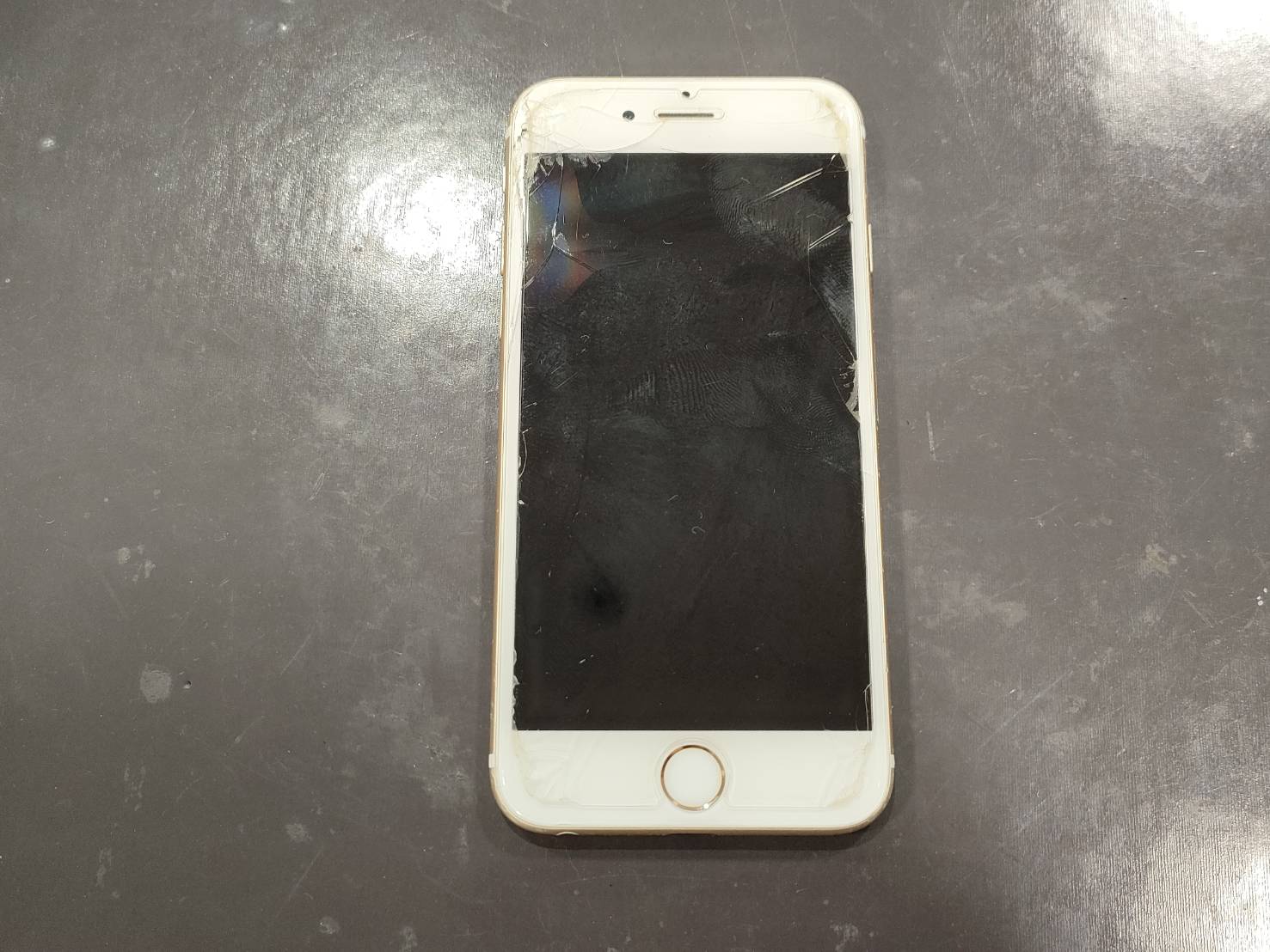 iPhone6S 画面割れ 修理前1
